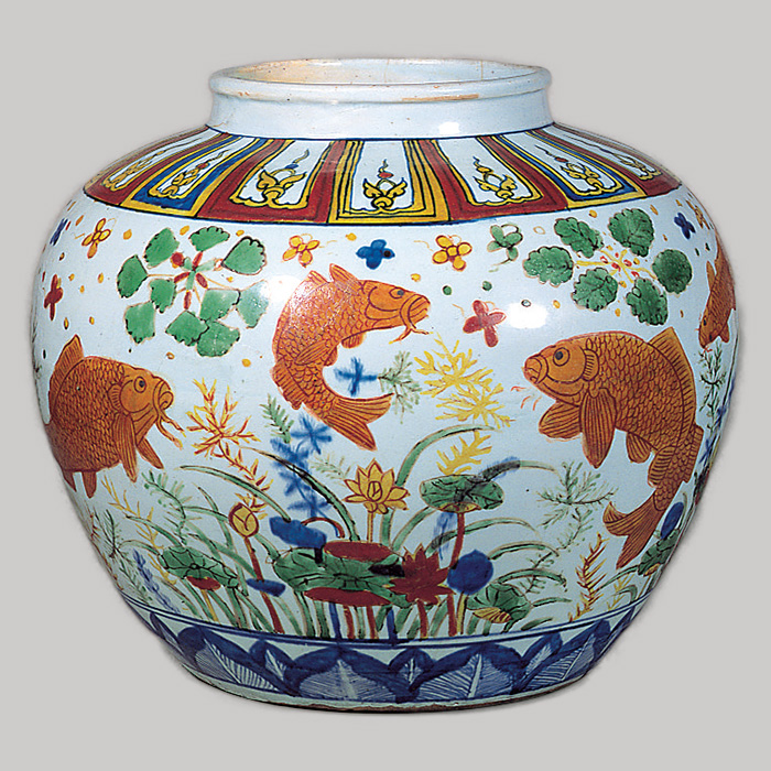 五彩魚藻文壺（ごさいぎょそうもんこ）